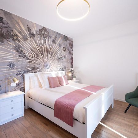 Lora Diamond Suite ,Free Parking, Self Check In,3 Como Buitenkant foto