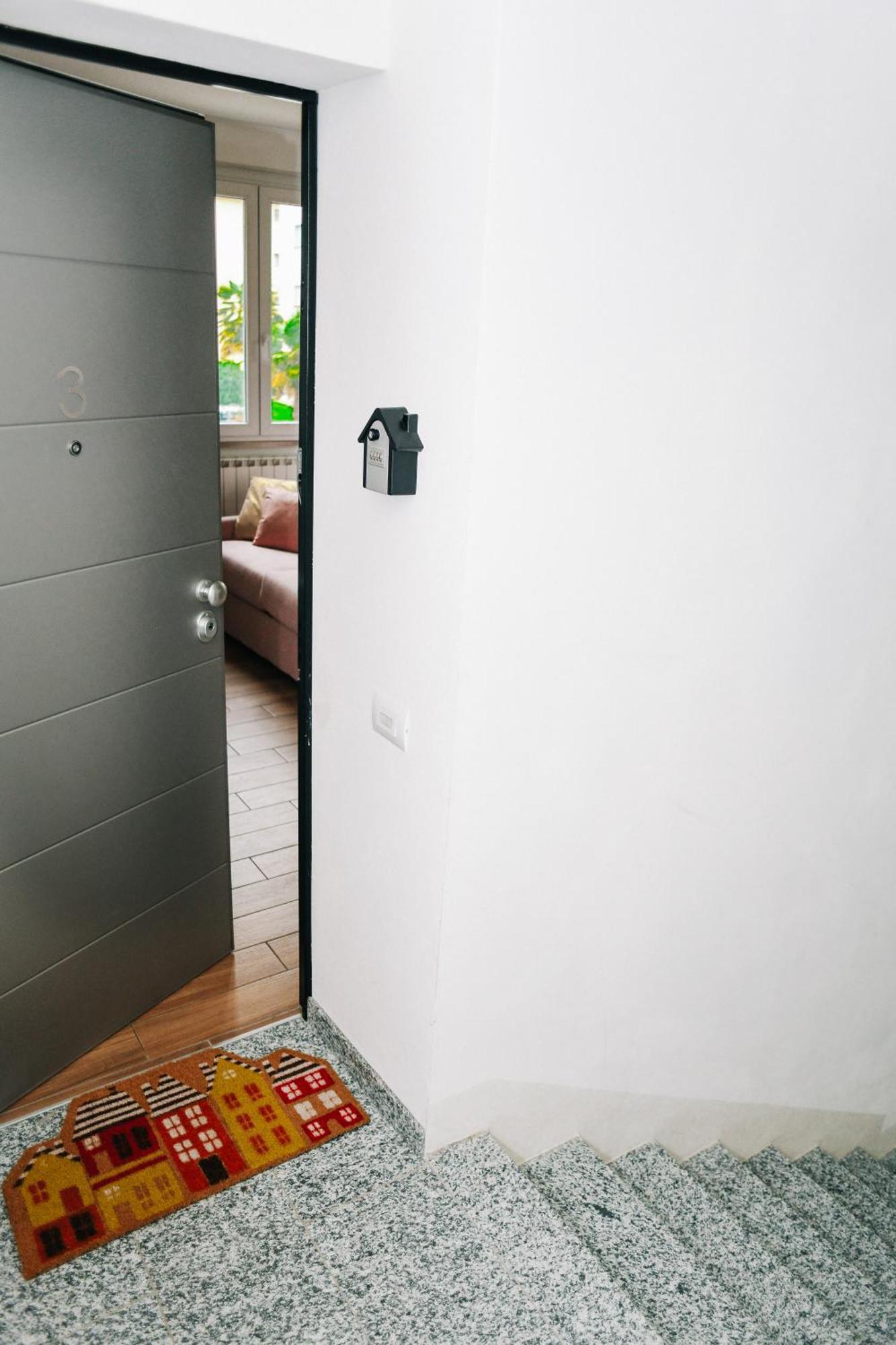 Lora Diamond Suite ,Free Parking, Self Check In,3 Como Buitenkant foto