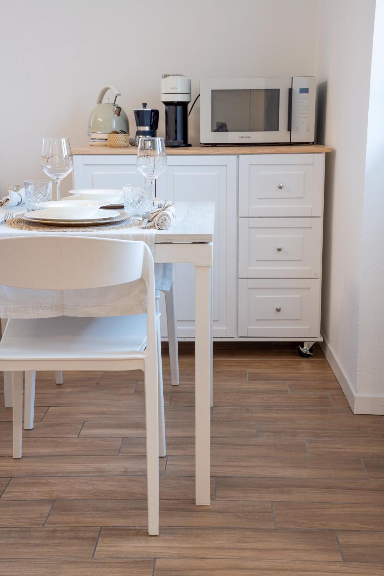 Lora Diamond Suite ,Free Parking, Self Check In,3 Como Buitenkant foto