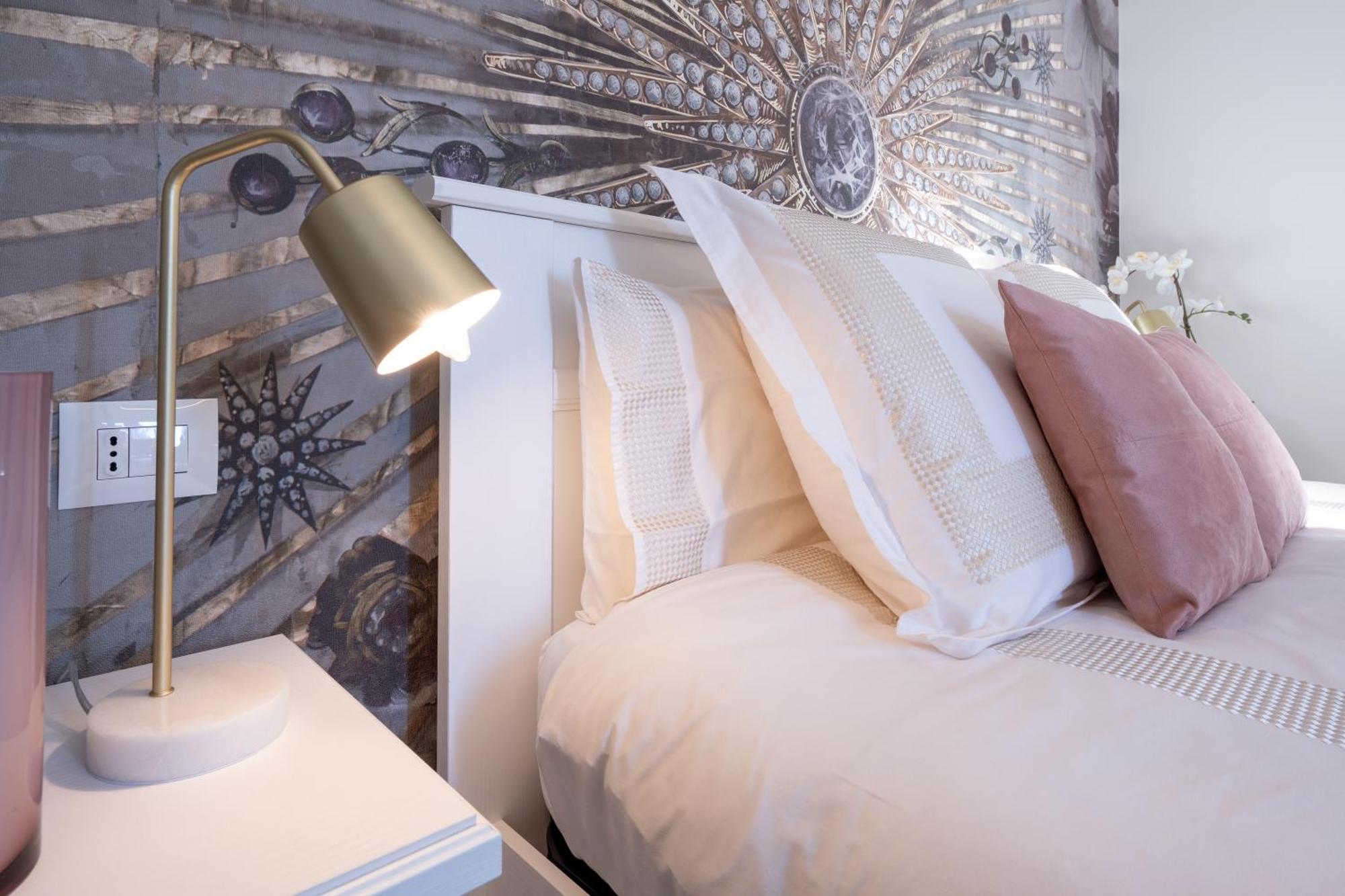 Lora Diamond Suite ,Free Parking, Self Check In,3 Como Buitenkant foto